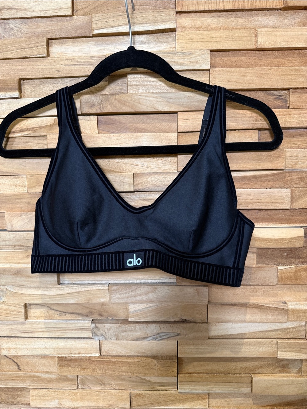 ALO Yoga Airlift Black V-Neck Ribbed-Band Sports Bra